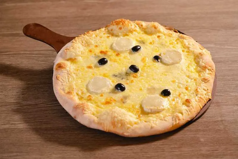 Pizza 4 fromages blanche