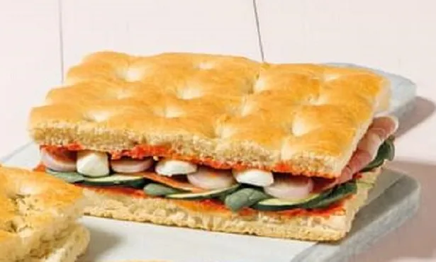 FOCACCIA Morbier, bacon, oignons rouges