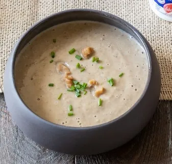Soupe du jour : champignons de Paris, châtaignes, potimarron