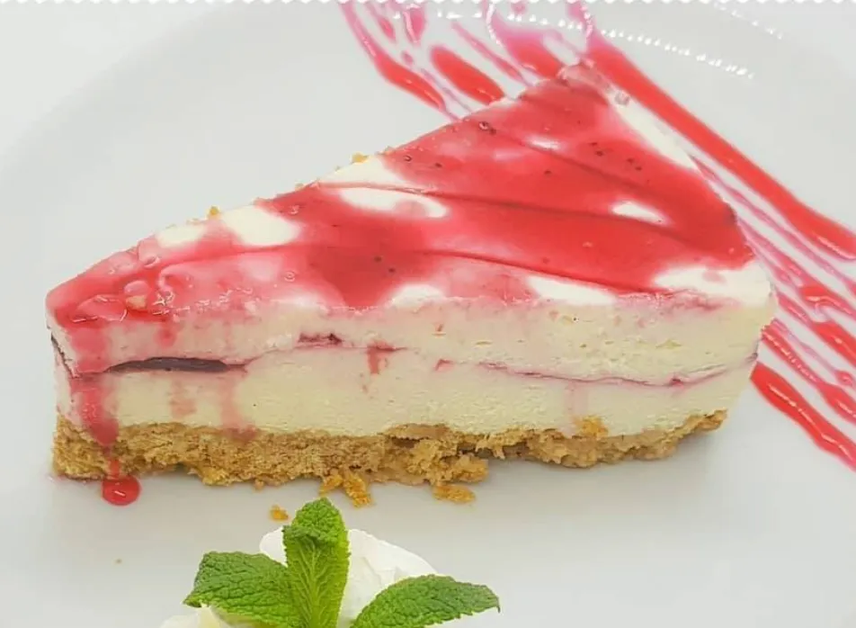 Deluxe Strawberry Cheese Cake