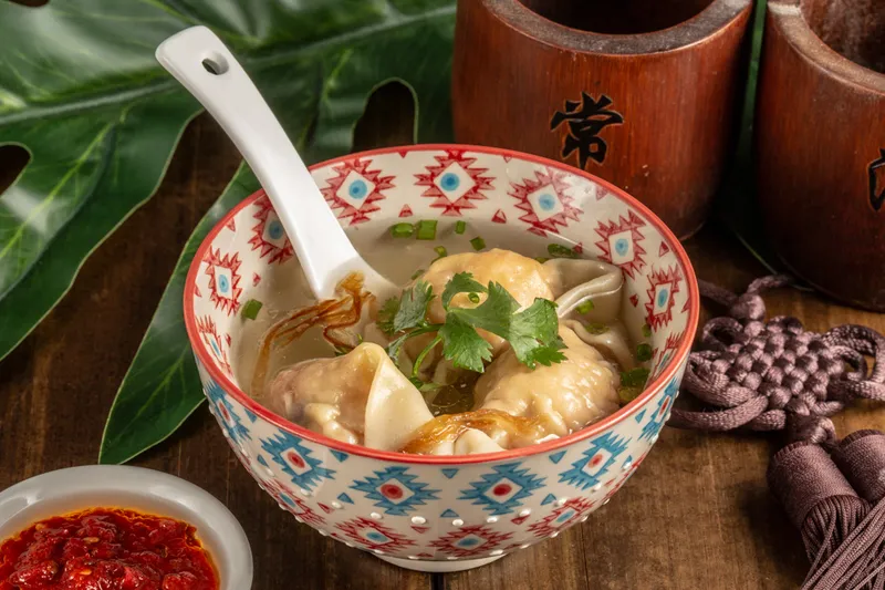 13.SOUPE AUX RAVIOLIS PORC ET CREVETTES 
