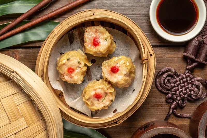 26.&#39;SHAO-MAI&#39; RAVIOLIS VAPEUR PORC ET CREVETTES