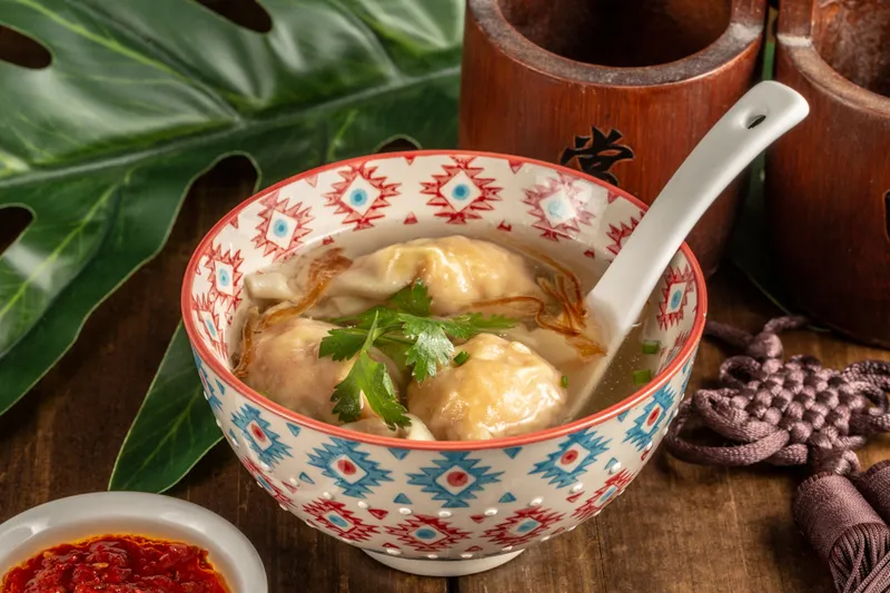 12.SOUPE AUX RAVIOLIS CREVETTES 