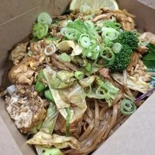 Pad See Ewe Noodles &#40;V&#41; 32oz
