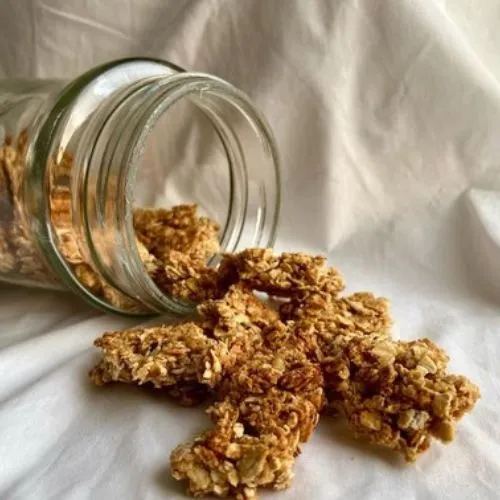 FROMAGE BLANC,  POMME RÔTIES ET GRANOLA AU SARRASIN