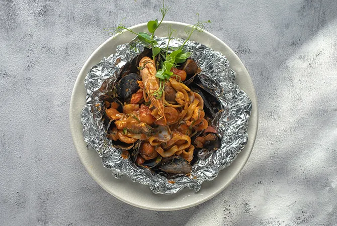 Pasta-Tagliatelle Marinara Al Cartoccio