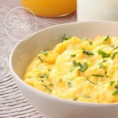 BROUILLADE D’ŒUF AUX FINES HERBES