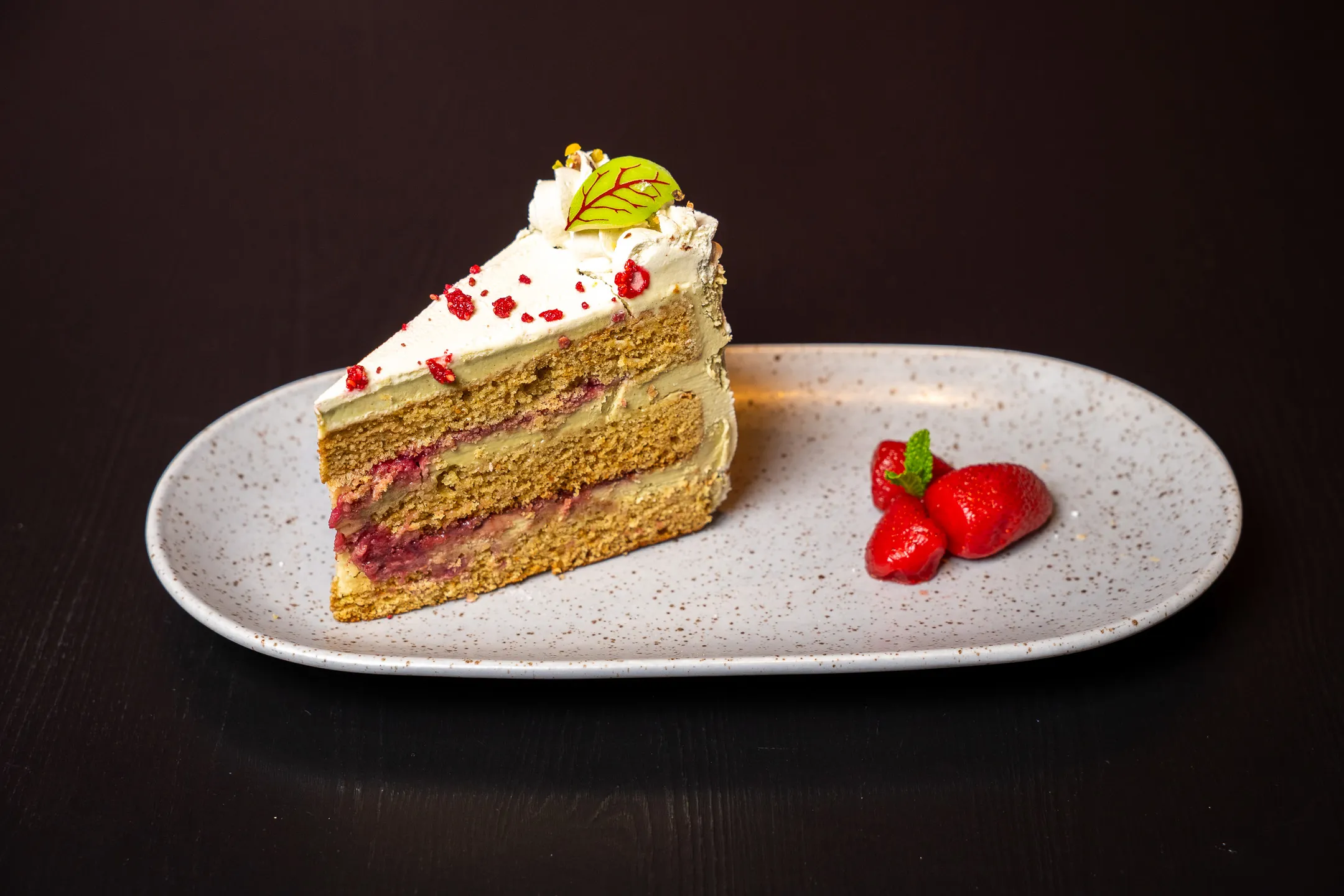Dessert-Pistacchio & Raspberry Cake