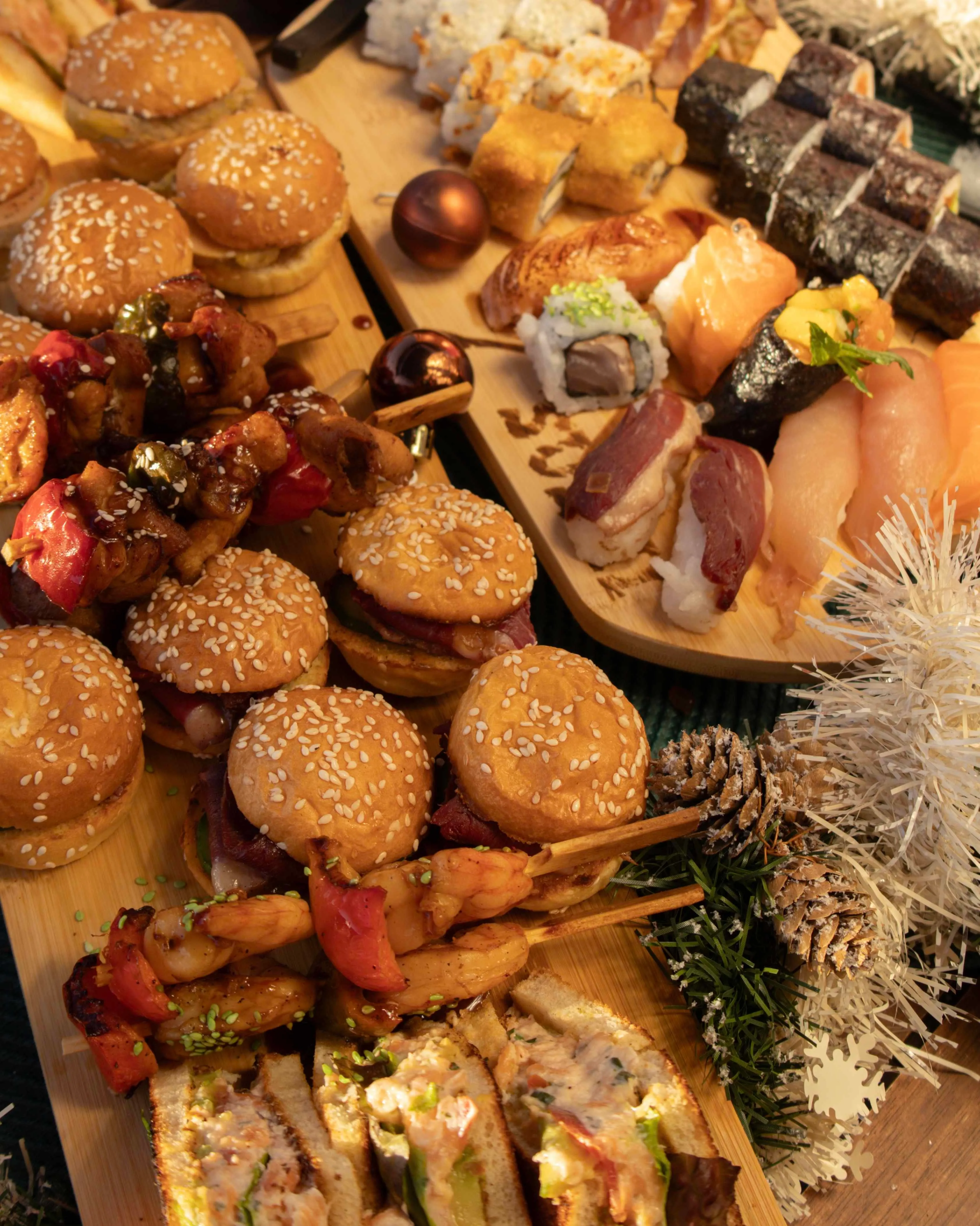 GRAND PLATEAU DE FÊTE : TERRE ET MER &#40;NOËL & NOUVEL AN&#41; / 48 PCS