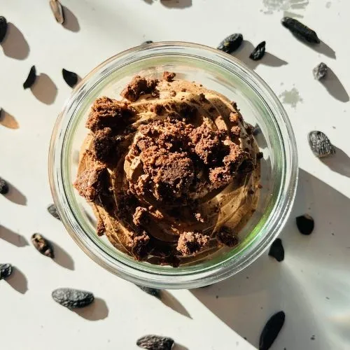 MOUSSE AU CHOCOLAT NOIR ET FÈVE TONKA