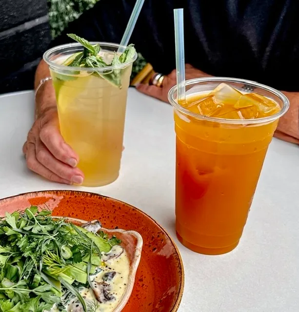 LARGE ICED ORGANIC GREEN TEA & FRESH MINT