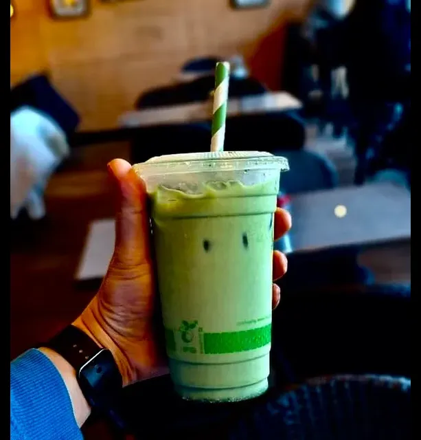 ICED MATCHA LATTE 