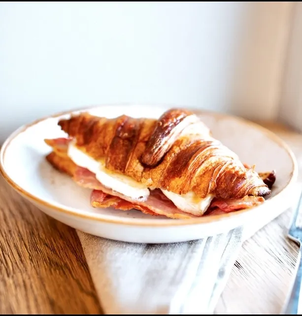 BACON BRIE CROISSANT