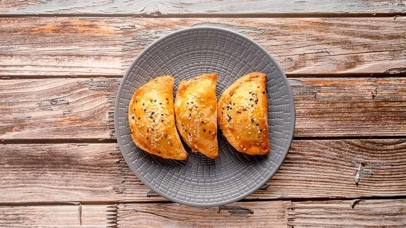 A15 CHAR SIU PORK PUFFS (3PCS)