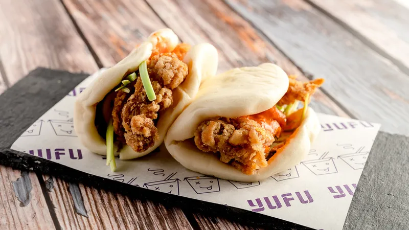 A19 CRISPY CHICKEN STEAMED BAO (2PCS)