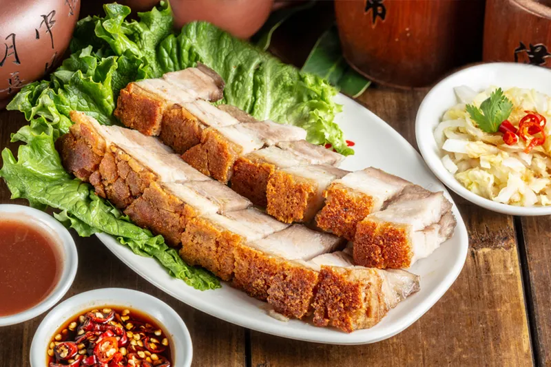 902.ROTI DE PORC AUX 5 EPICES