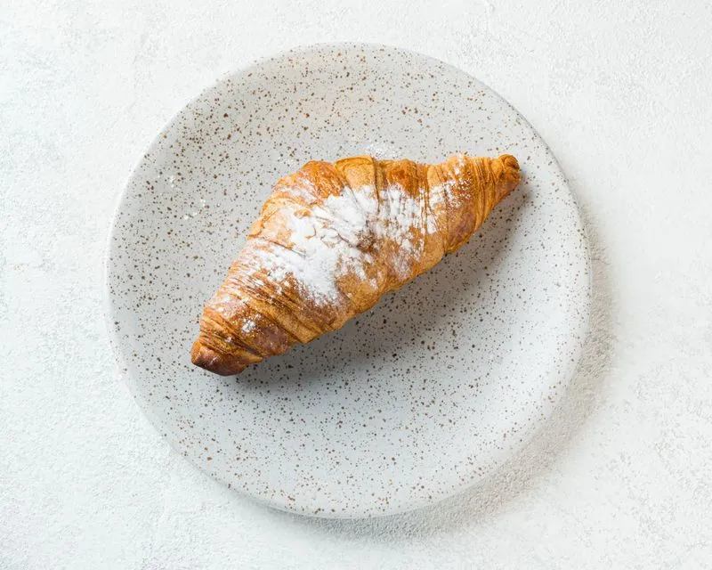 Counter-Plain Croissant