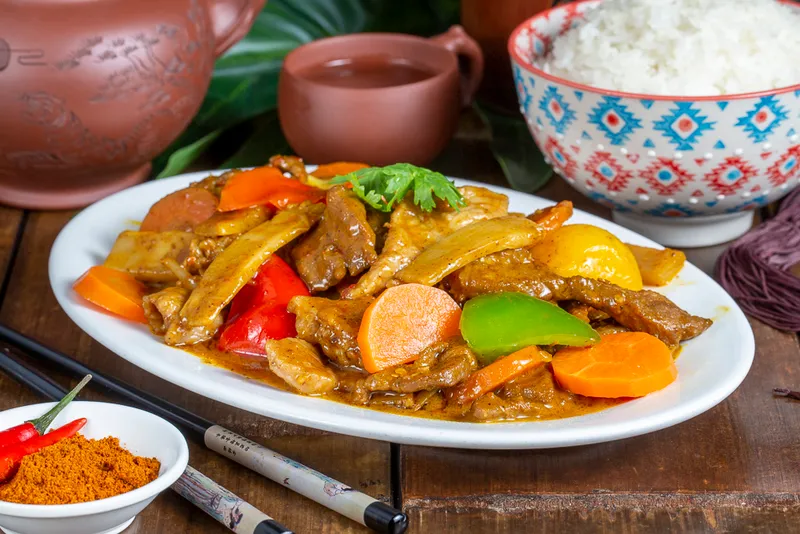 66.RIZ PORC AU CURRY