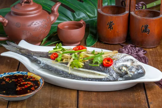 913.POISSON DAURADE AU GINGEMBRE CUIT à LA VAPEUR