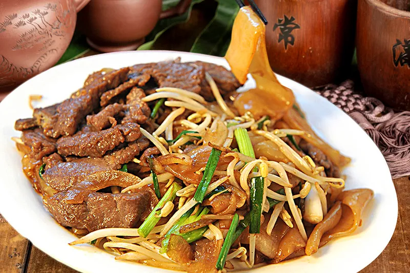 991. PÂTES DE RIZ SAUTEES AU BOEUF