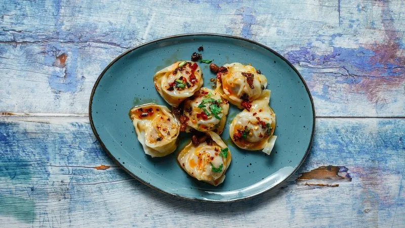 A09 STEAMED WONTONS IN CHILLI OIL (6PCS)