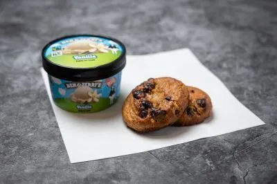 Cookies With Vanilla Ice Cream