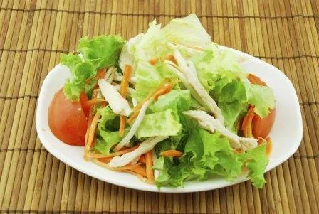 31.SALADE AUX POULET