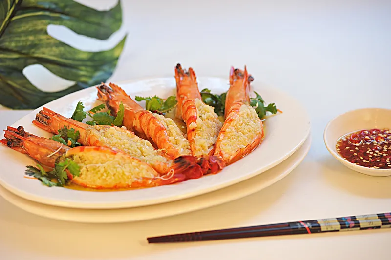 939.GAMBAS A L'AIL CUITES A LA VAPEUR