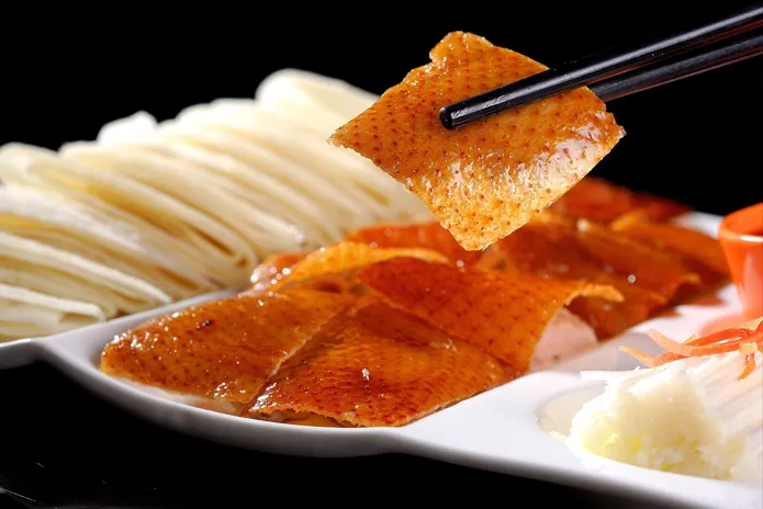 910. CANARD LAQUE A LA MODE DE PEKIN (ENTIER)