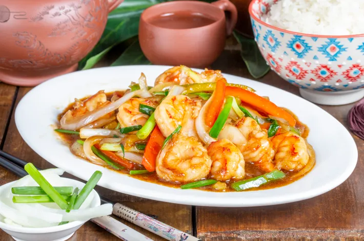 216.RIZ CREVETTES AUX OIGNONS