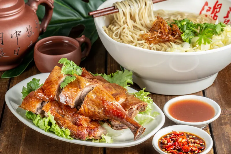 9112. SOUPE DE NOUILLES AU CANARD RÔTI