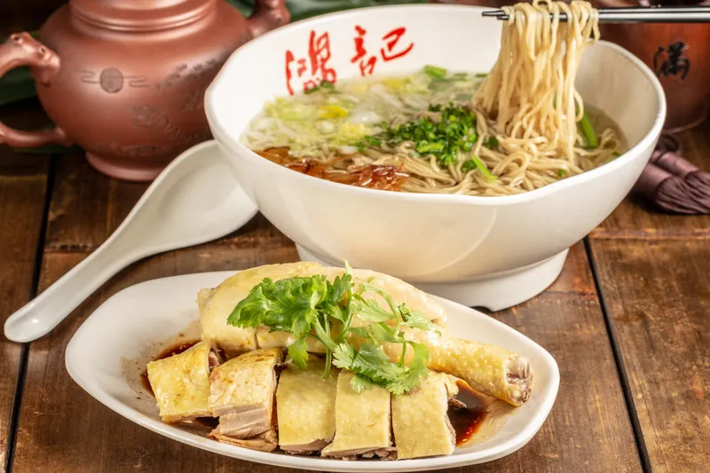 9116. SOUPE DE NOUILLES AU POULET SAUCE SOJA