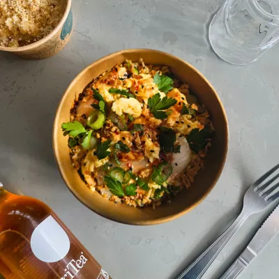 RIZ SAUTÉ AU GINGEMBRE, CITRON VERT & ŒUF BROUILLÉS 