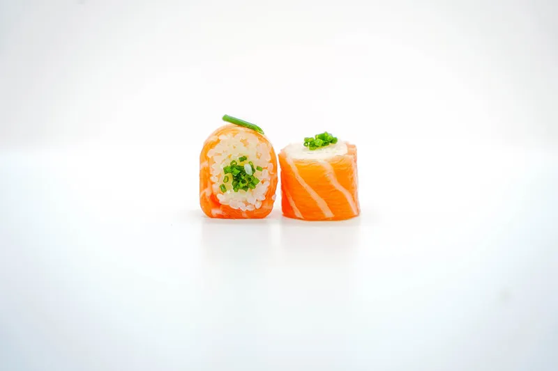 SALMON ROLL 6p
