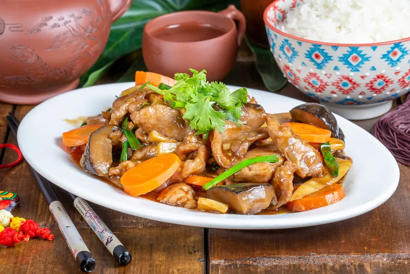 60.RIZ PORC AUX CHAMPIGNONS ET POUSSE DE BAMBOU