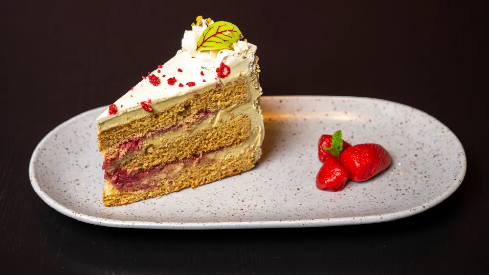 Dessert-Pistacchio & Raspberry Cake