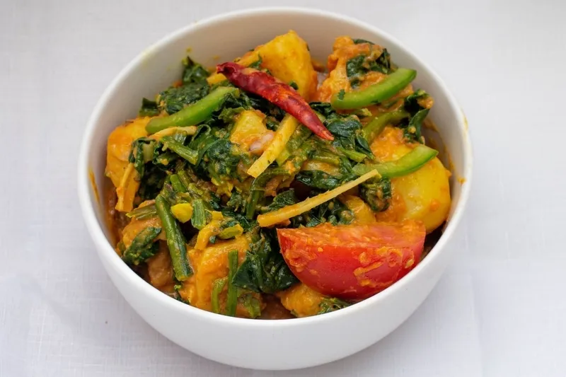 9h. Aloo Paloong