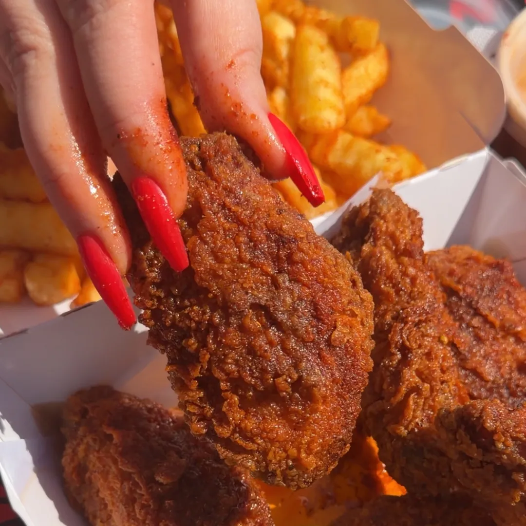 Fresh Chicken Tenders, Saucy Wings & Burgers | Zinglet