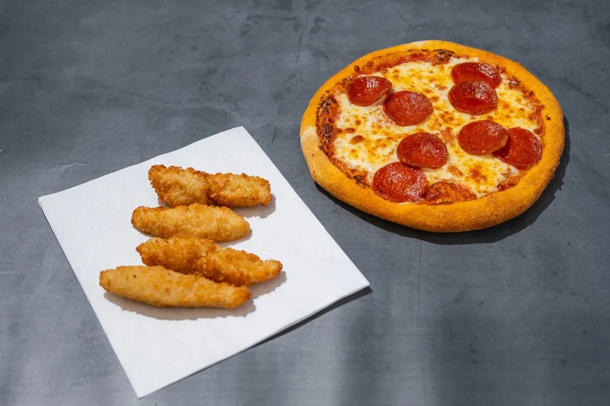 Ind Pizza + 4 Piece Chicken Side 