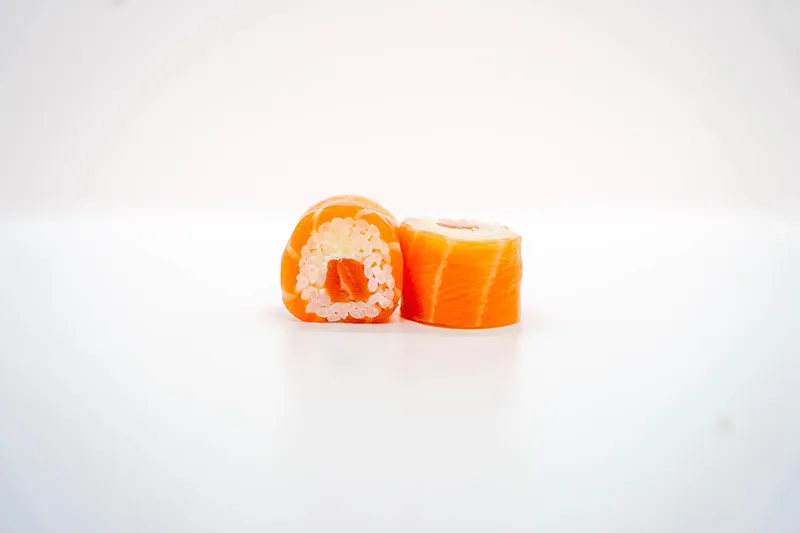 SALMON ROLL +++ 6p