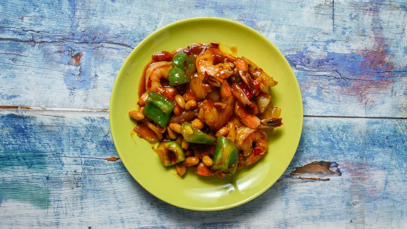 F02 KUNG PAO PRAWNS