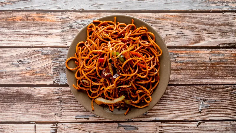 N01 VEGETARIAN CHOW MEIN