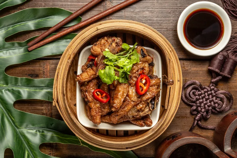 807. PATTES DE POULET A LA VAPEUR SAUCE HARICOTS NOIRS