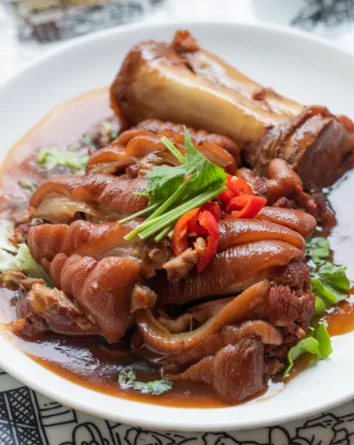 940.JARRET DE PORC DONGPO BRAISE