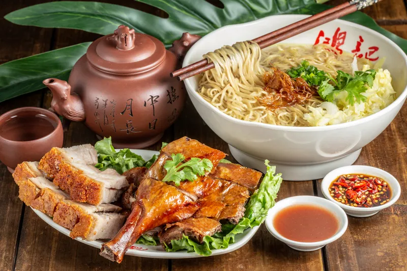 9118. SOUPE DE NOUILLES AUX 2 ASSORTIMENTS DE GRILLADES