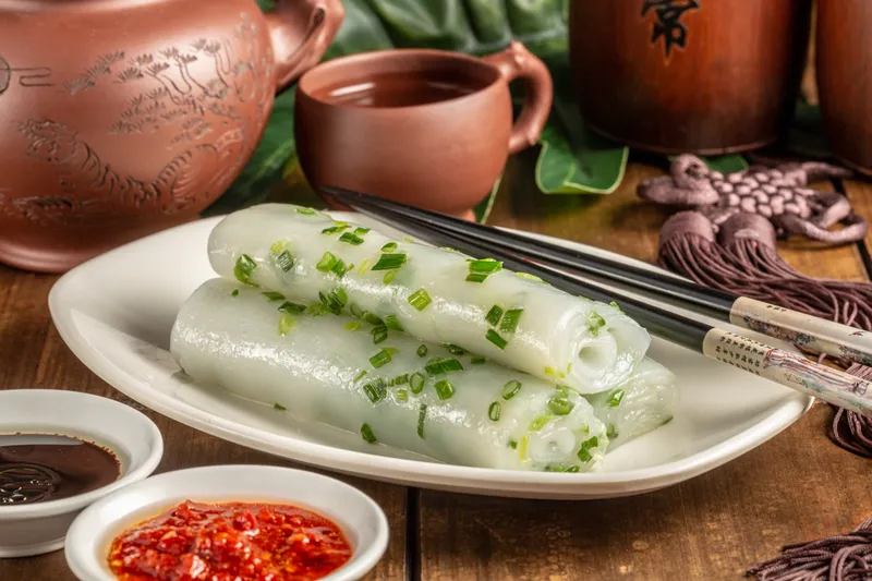 813.ROULEAUX A LA PÂTE DE RIZ AU CIBOULETTES